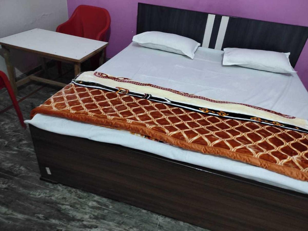 SPOT ON Hotel Golden Gajraula - Housity