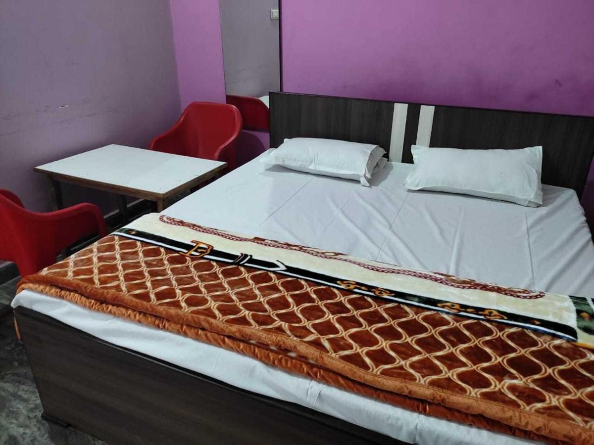 SPOT ON Hotel Golden Gajraula - Housity