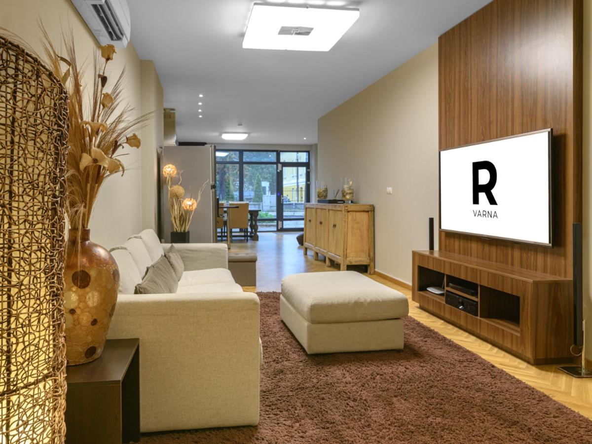 Beachfront 3-bedroom apartment with jaccuzi and barbecue in the back - Housity
