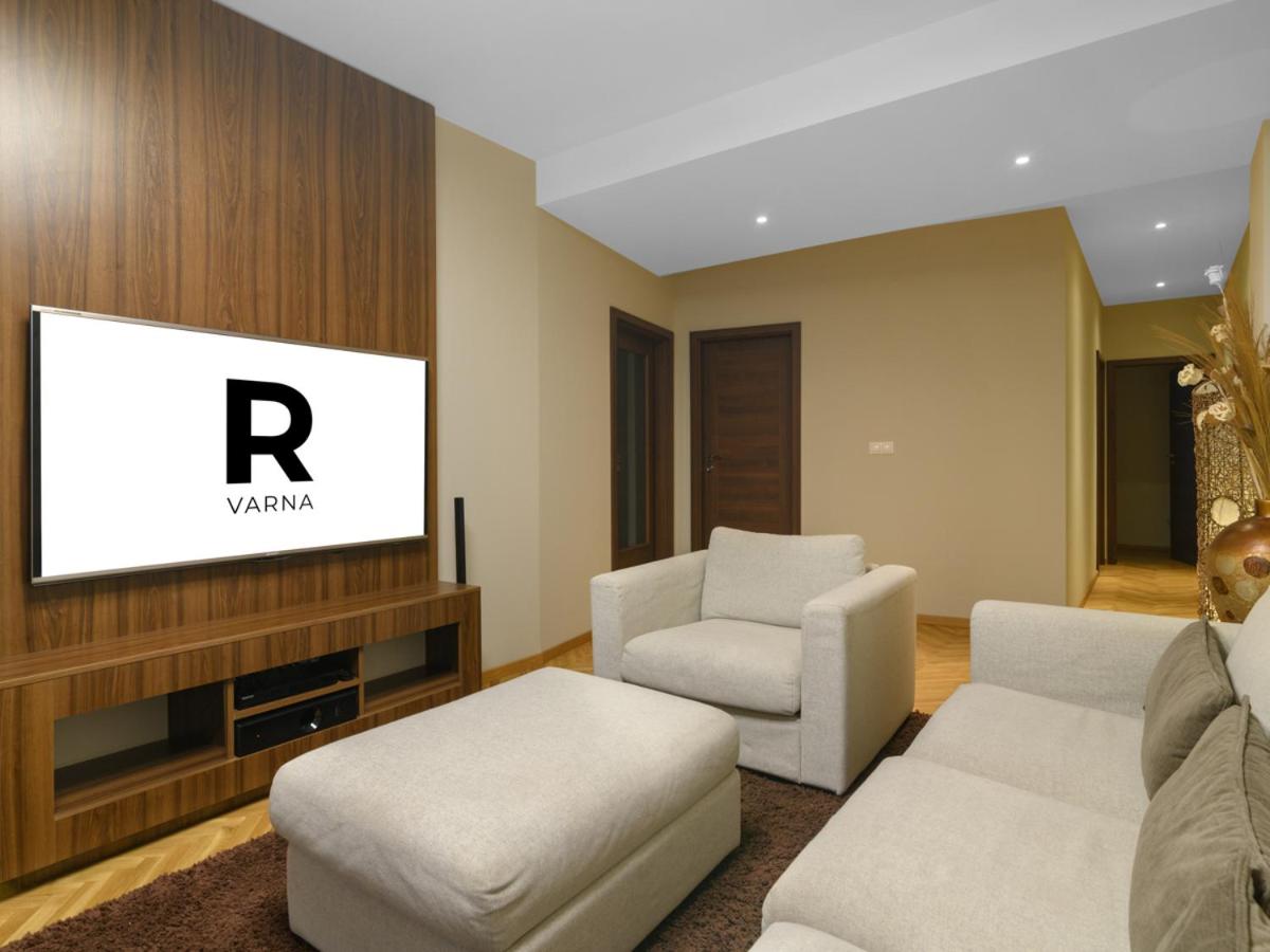 Beachfront 3-bedroom apartment with jaccuzi and barbecue in the back - Housity