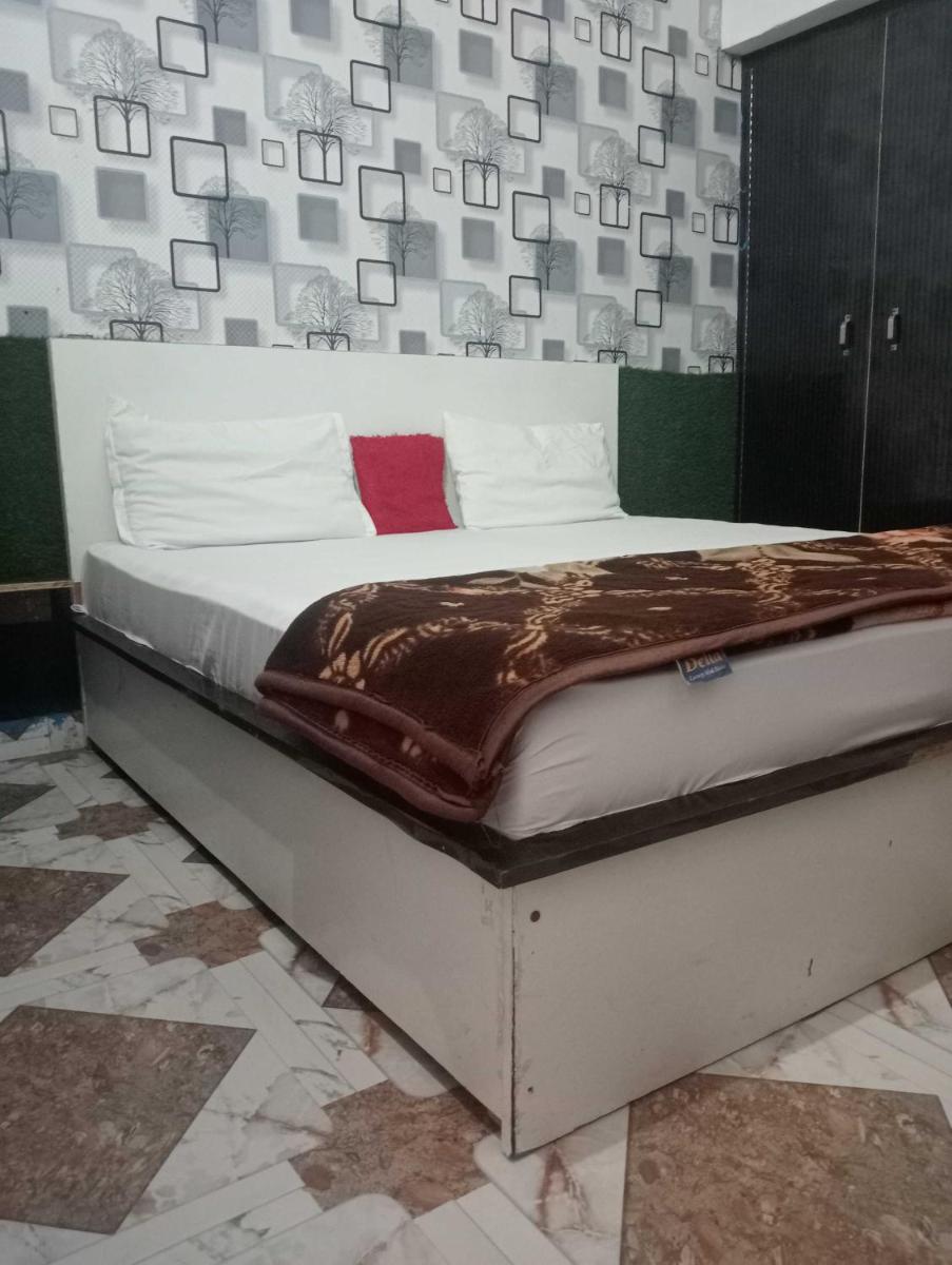 OYO Hotel Rosewood - Housity