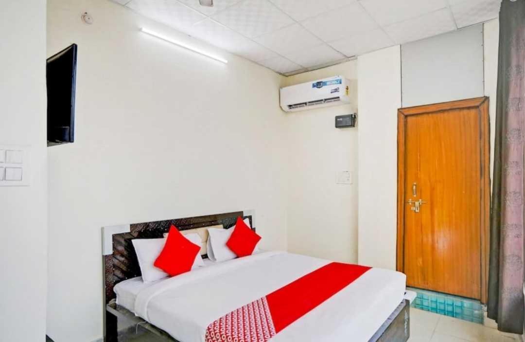 SPOT ON 70022 Hotel Happy Home - Housity