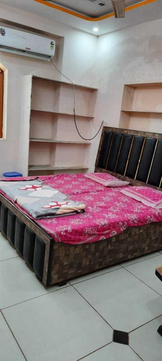 SPOT ON Rajawat Guest House - Housity