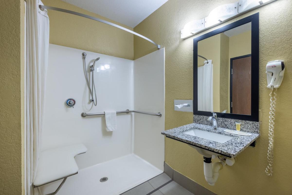 Super 8 by Wyndham Nixa/Springfield Area - Housity
