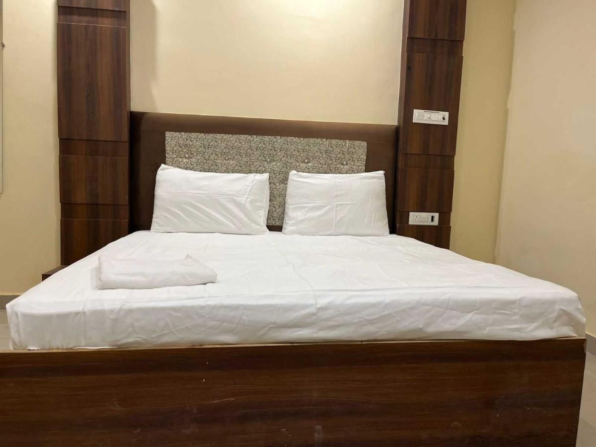 SPOT ON Nn Palace - Housity