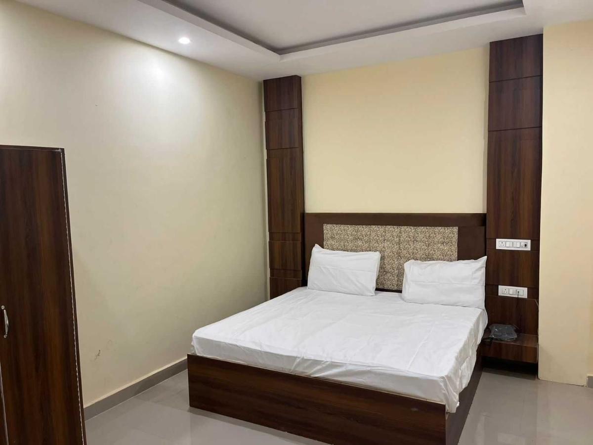 SPOT ON Nn Palace - Housity