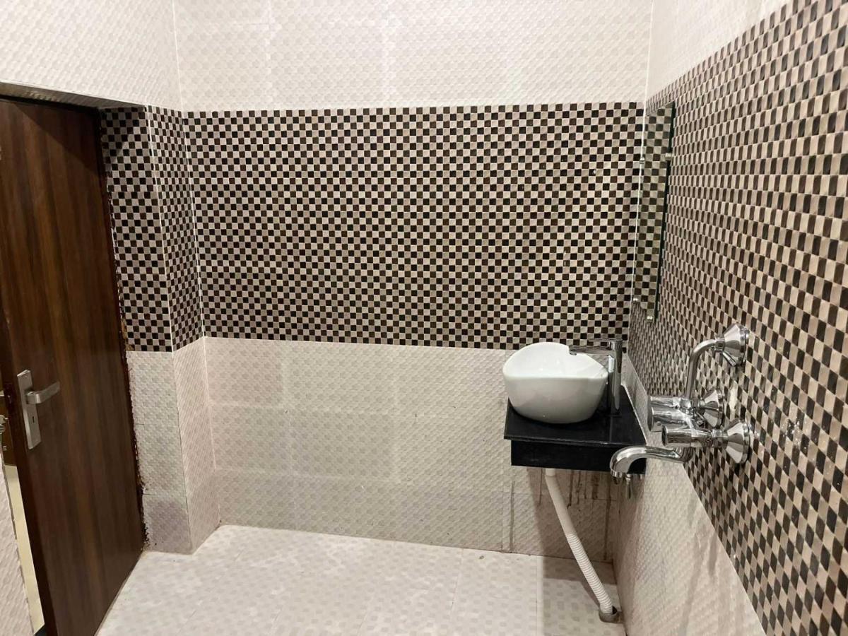 SPOT ON Nn Palace - Housity