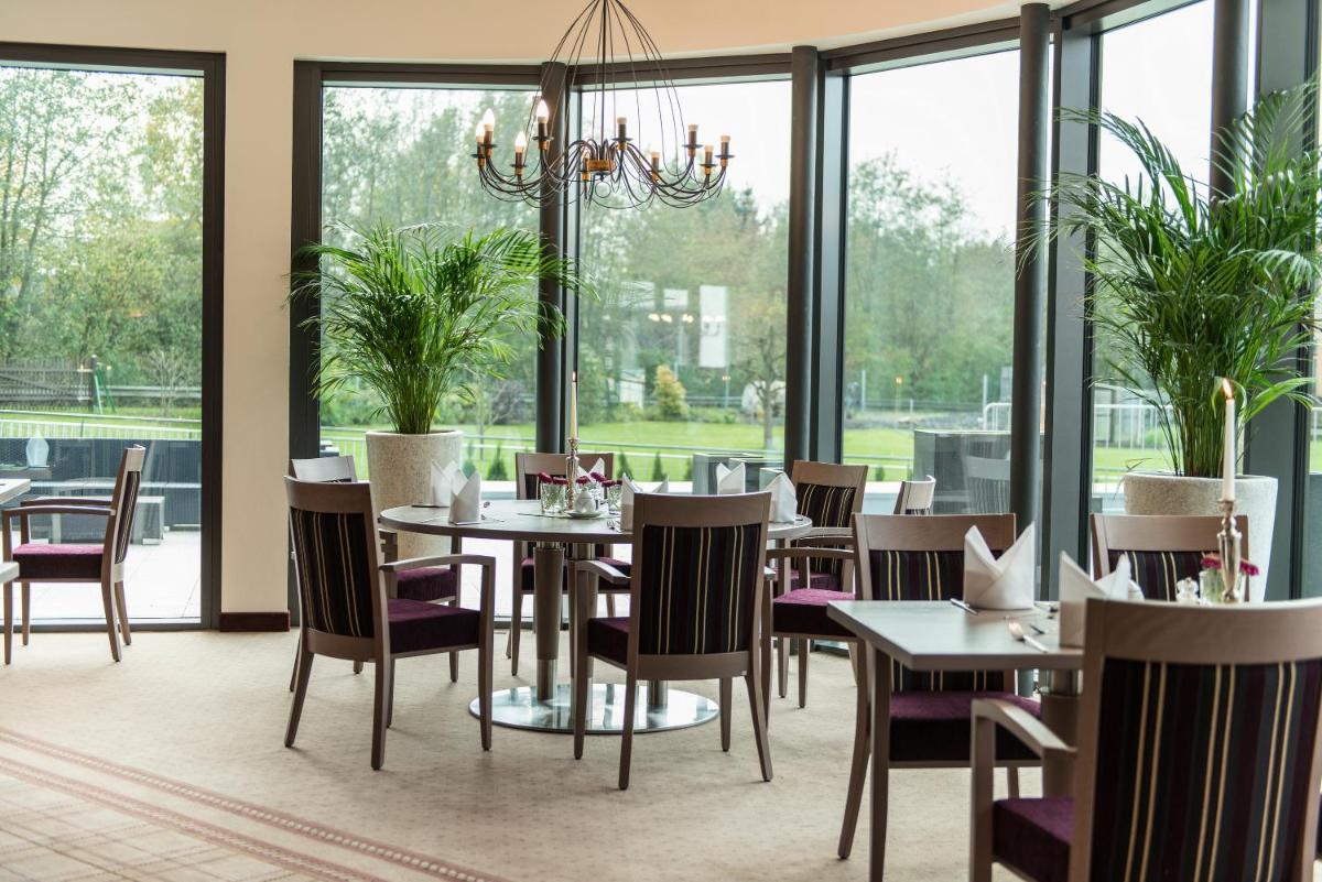 Ein Restaurant oder anderes Speiselokal in der Unterkunft Göbels Schlosshotel "Prinz von Hessen" Ein Restaurant oder anderes Speiselokal in der Unterkunft Göbels Schlosshotel "Prinz von Hessen"