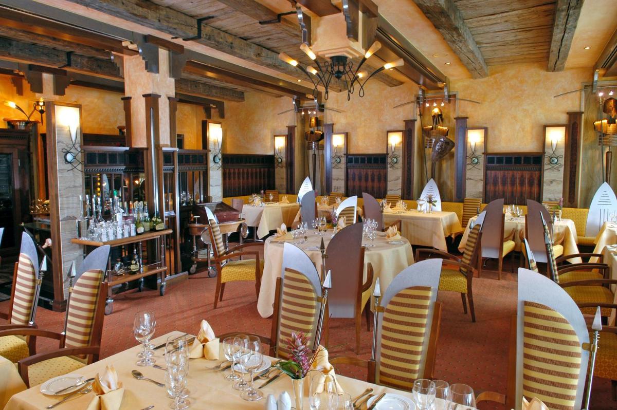 Ein Restaurant oder anderes Speiselokal in der Unterkunft Göbels Schlosshotel "Prinz von Hessen" Ein Restaurant oder anderes Speiselokal in der Unterkunft Göbels Schlosshotel "Prinz von Hessen"
