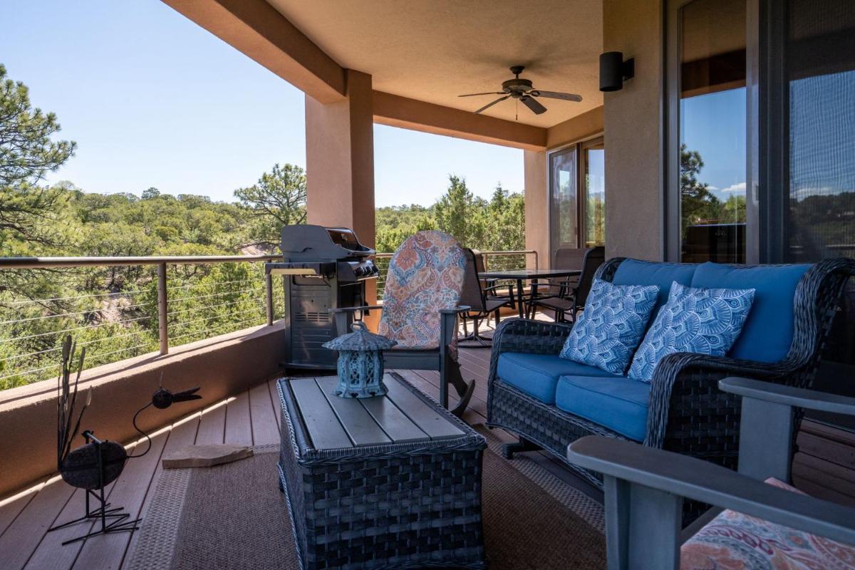 Moon Shine Manor - Housity