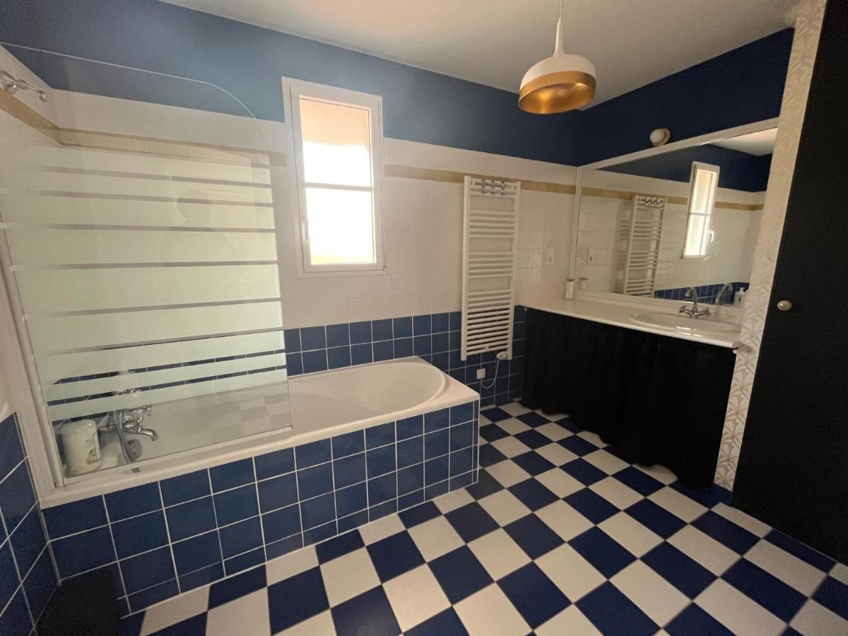 Chambres cosy BEN & NAD proches du Puy DuFou - Housity