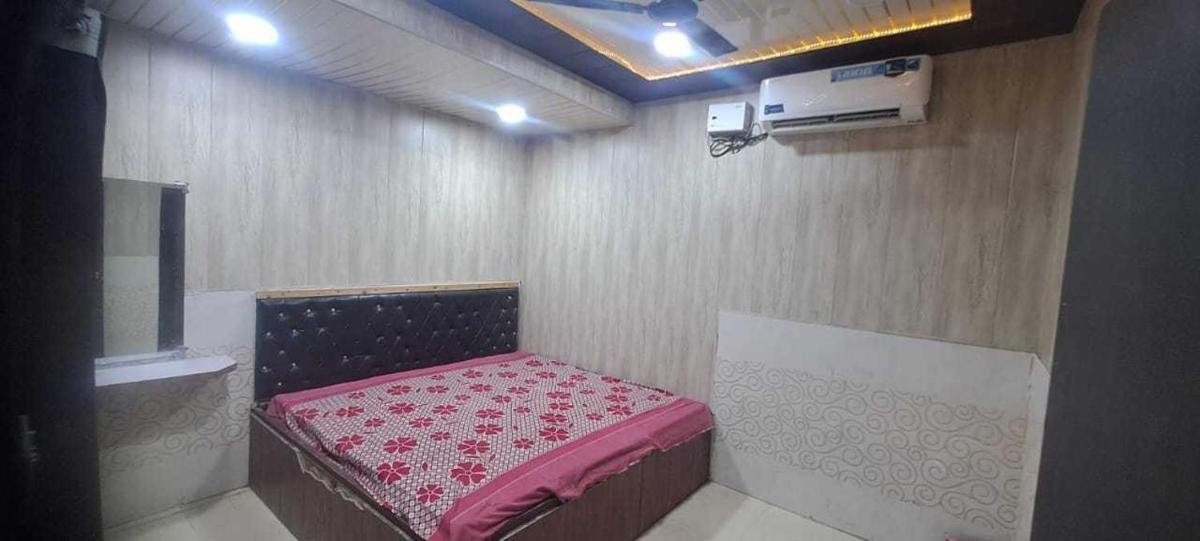 OYO 81123 Hotel Tanishk - Housity
