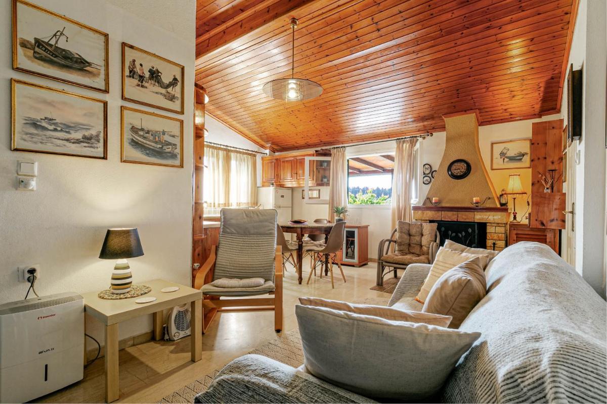 Eutuxia House - Housity