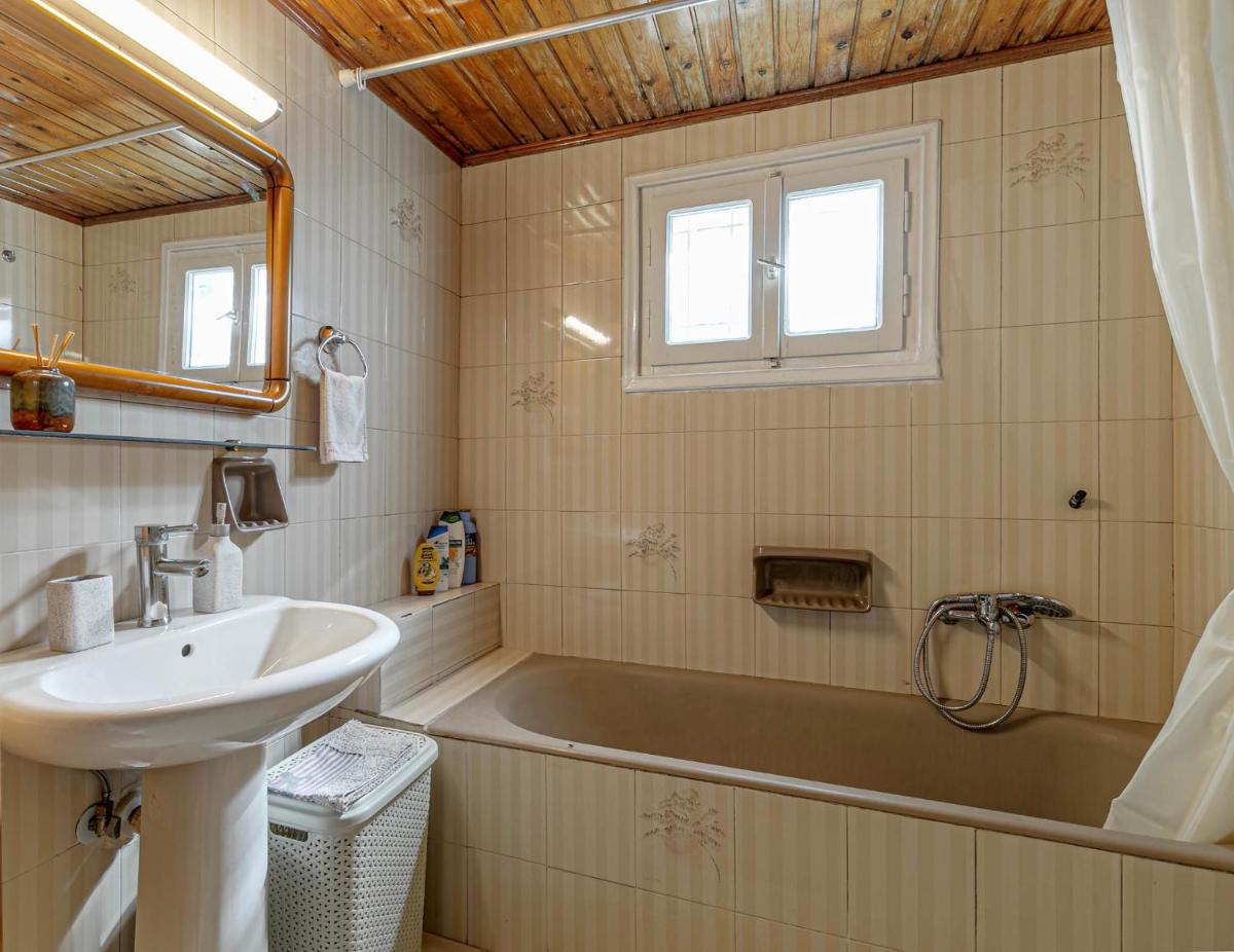 Eutuxia House - Housity