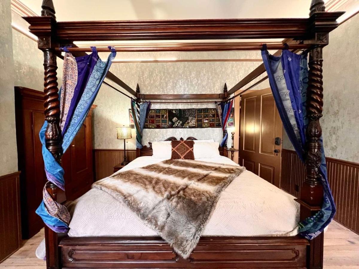1001 Nights Historic Bed and Breakfast Adults Only - Housity