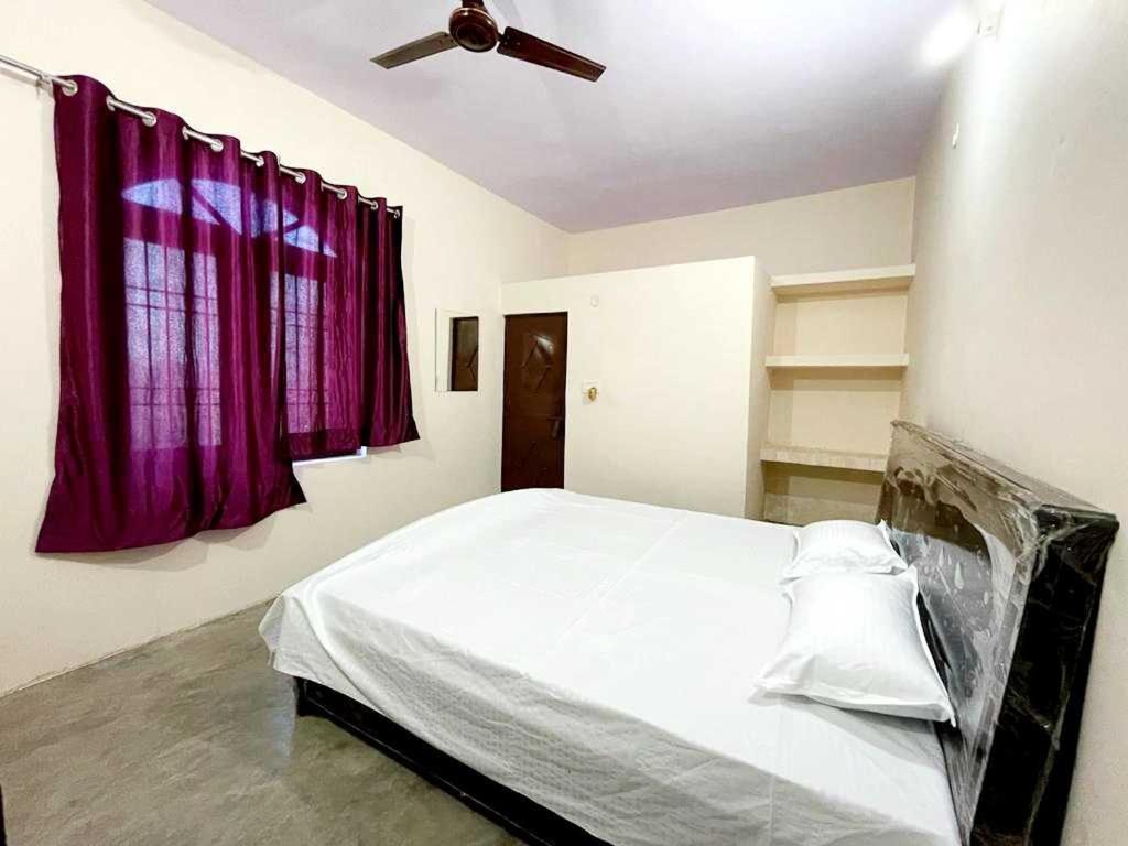 OYO 81075 Rose Hotel - Housity