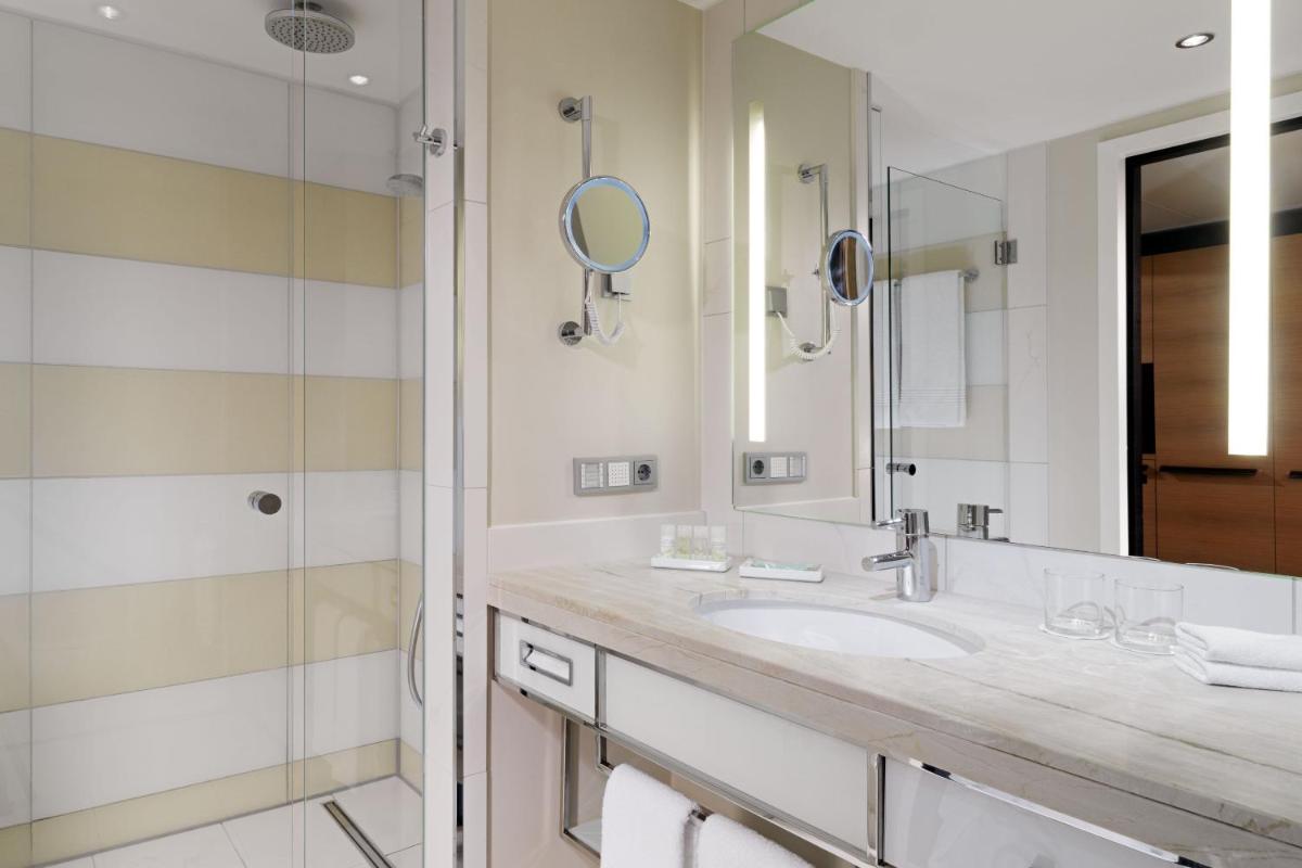 Ein Badezimmer in der Unterkunft The Westin Grand Berlin