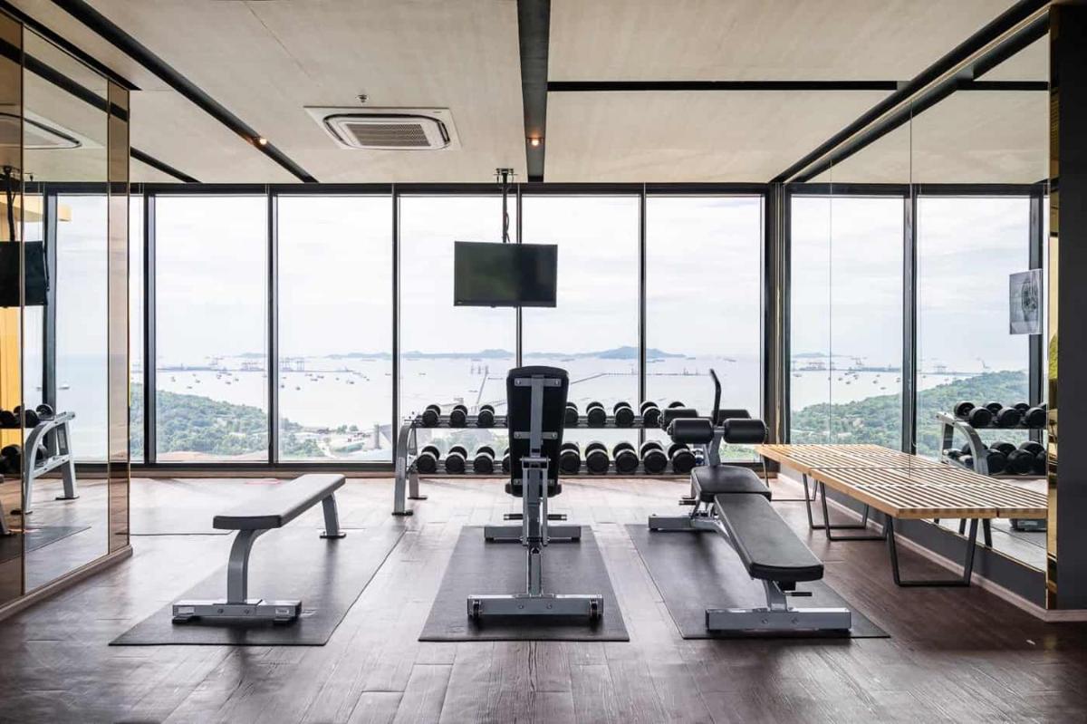 Mountain view condo with infinity rooftop pool and onsen - Housity
