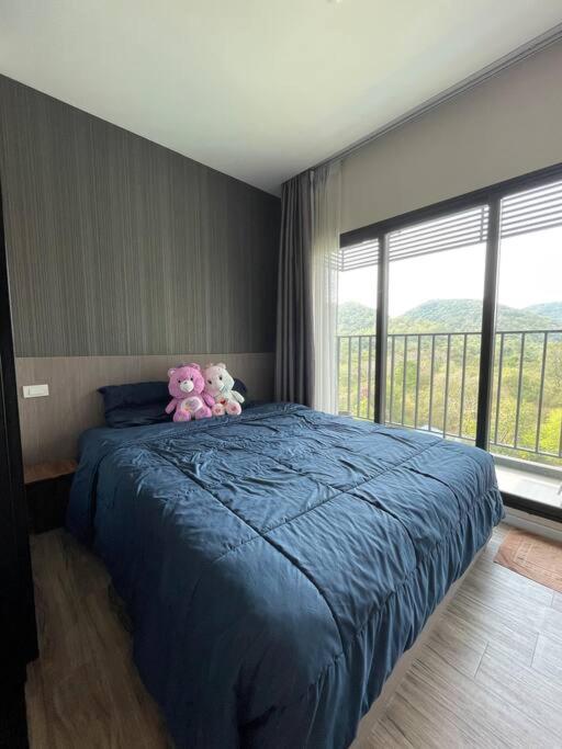 Mountain view condo with infinity rooftop pool and onsen - Housity