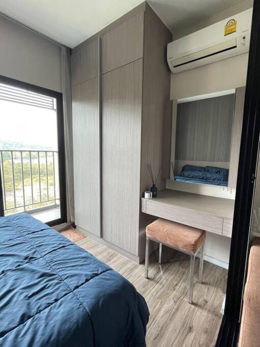 Mountain view condo with infinity rooftop pool and onsen - Housity