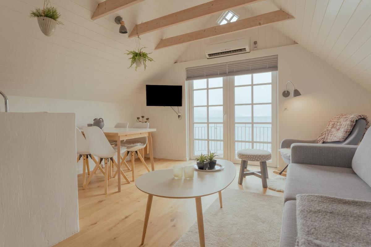 Suitetrails - Unique boathouse by the foreshore / Sea view