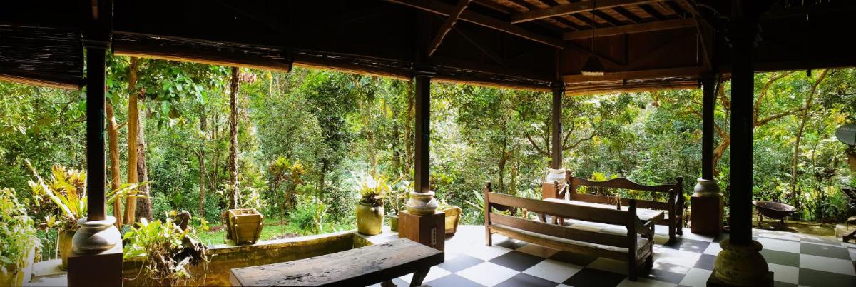 Happy Ria Homestay & Guesthouse for trekking and private transport guests only - Housity