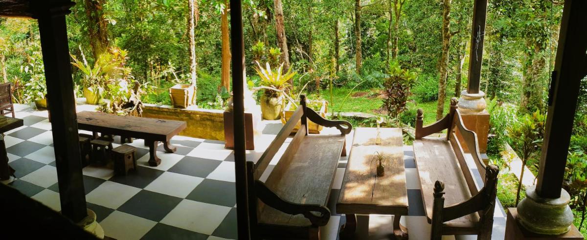 Happy Ria Homestay & Guesthouse for trekking and private transport guests only - Housity