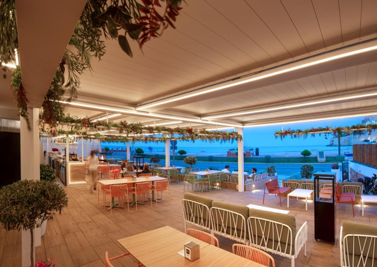 Un restaurante o sitio para comer en Hotel RH Portocristo & Wellness