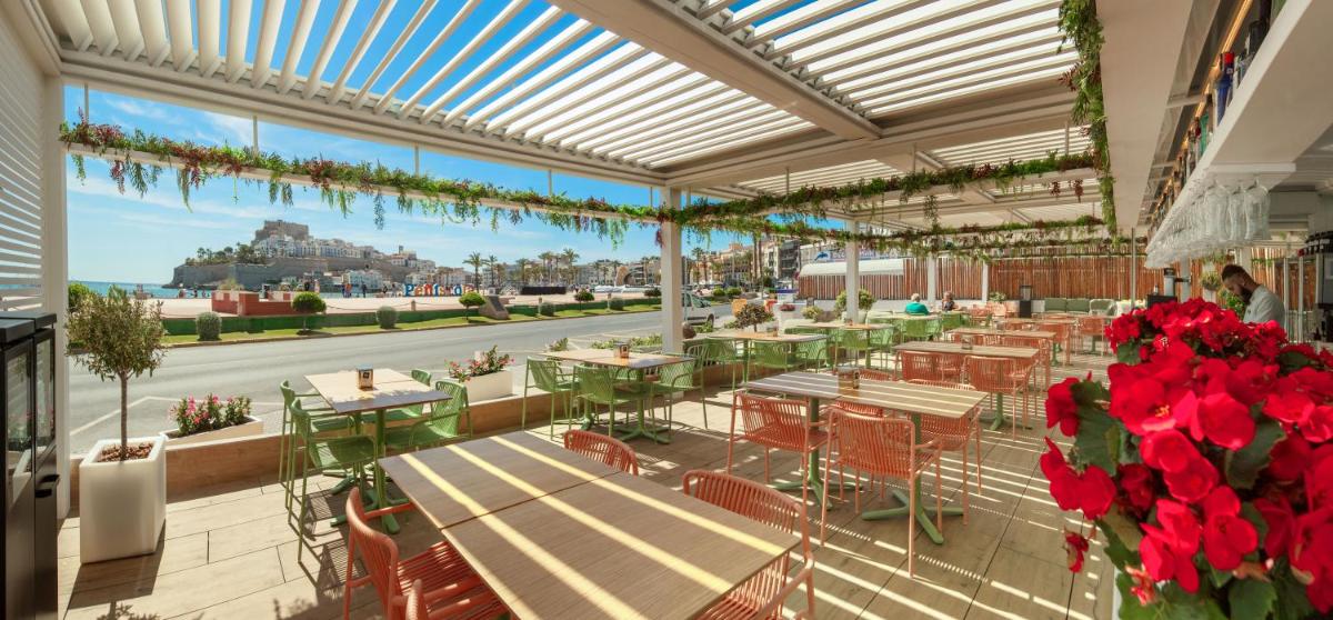 Un restaurante o sitio para comer en Hotel RH Portocristo & Wellness