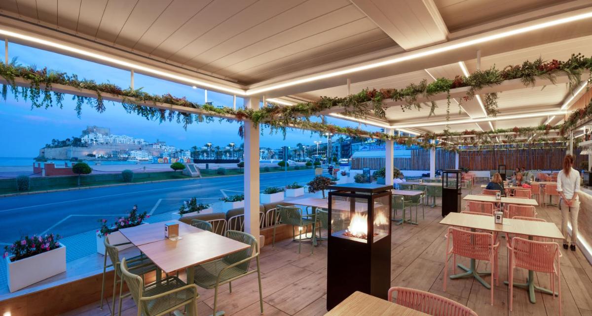 Un restaurante o sitio para comer en Hotel RH Portocristo & Wellness