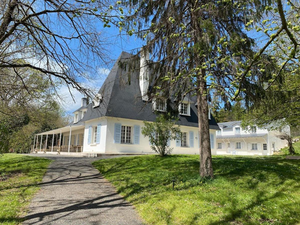 Manoir et Appartements avec piscine au Domaine de Bize Mirepoix - Hizvo