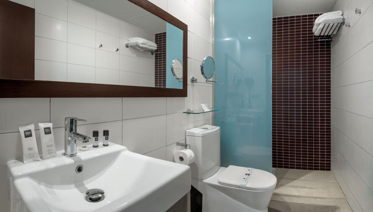 Un baño de Hotel RH Portocristo & Wellness