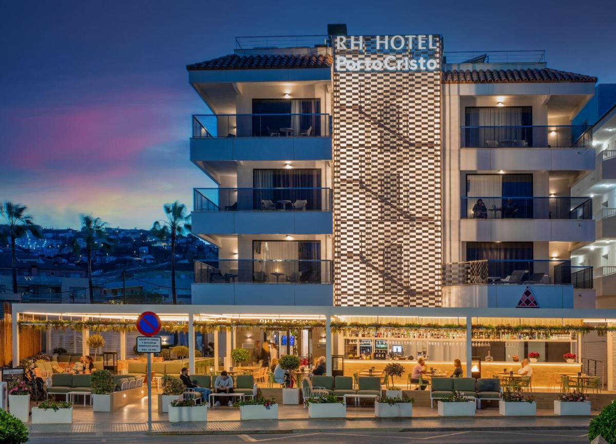 una representación de un hotel con un restaurante en Hotel RH Portocristo & Wellness, en Peñíscola
