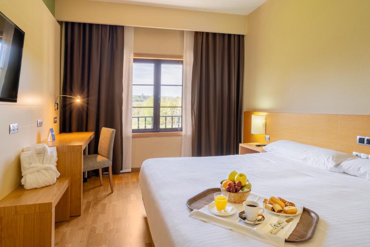 Cama o camas de una habitación en IBERIK Augas Santas Balneario & Golf