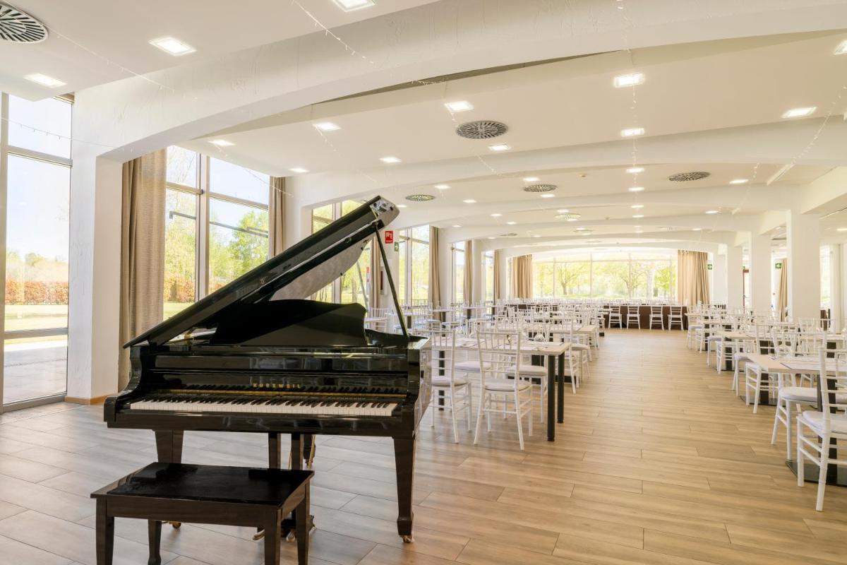 Imagen de la galería de IBERIK Augas Santas Balneario & Golf, en Pantón