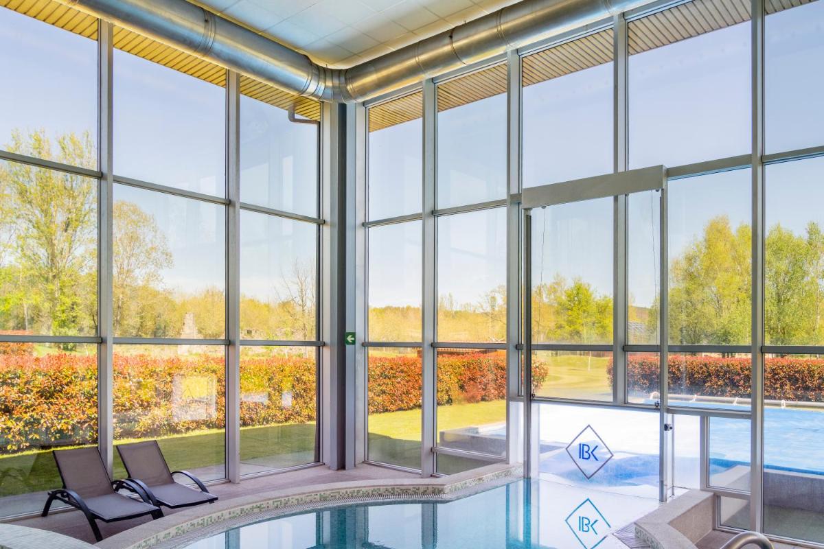 Piscina en o cerca de IBERIK Augas Santas Balneario & Golf