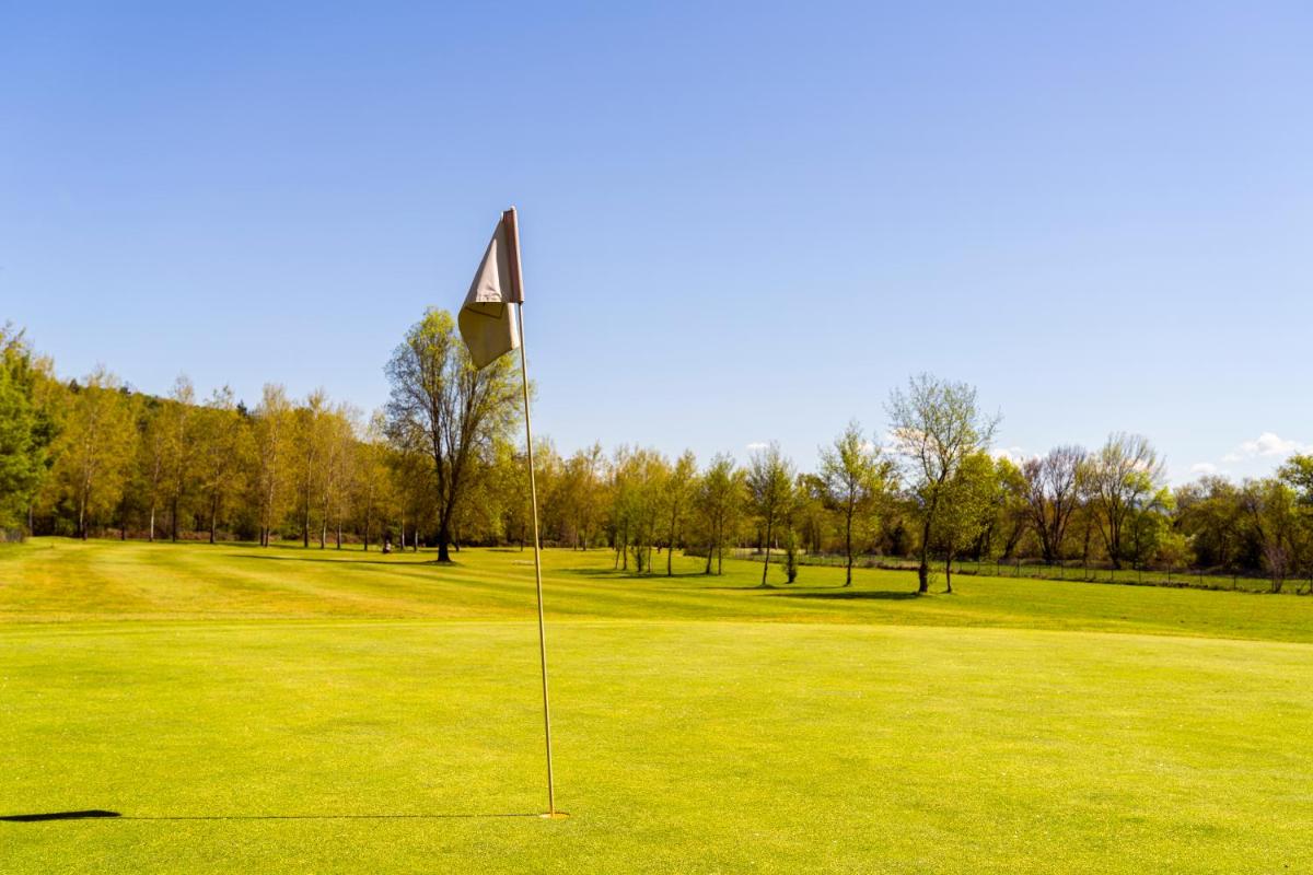 Instalaciones para jugar al golf en el hotel o alrededores
