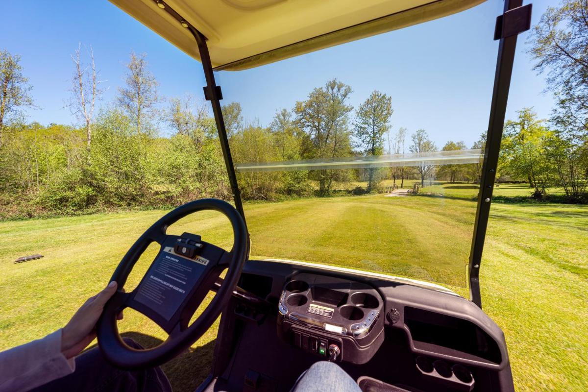 Instalaciones para jugar al golf en el hotel o alrededores