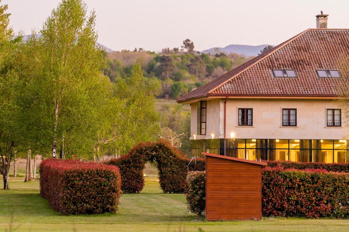 Jardín al aire libre en IBERIK Augas Santas Balneario & Golf