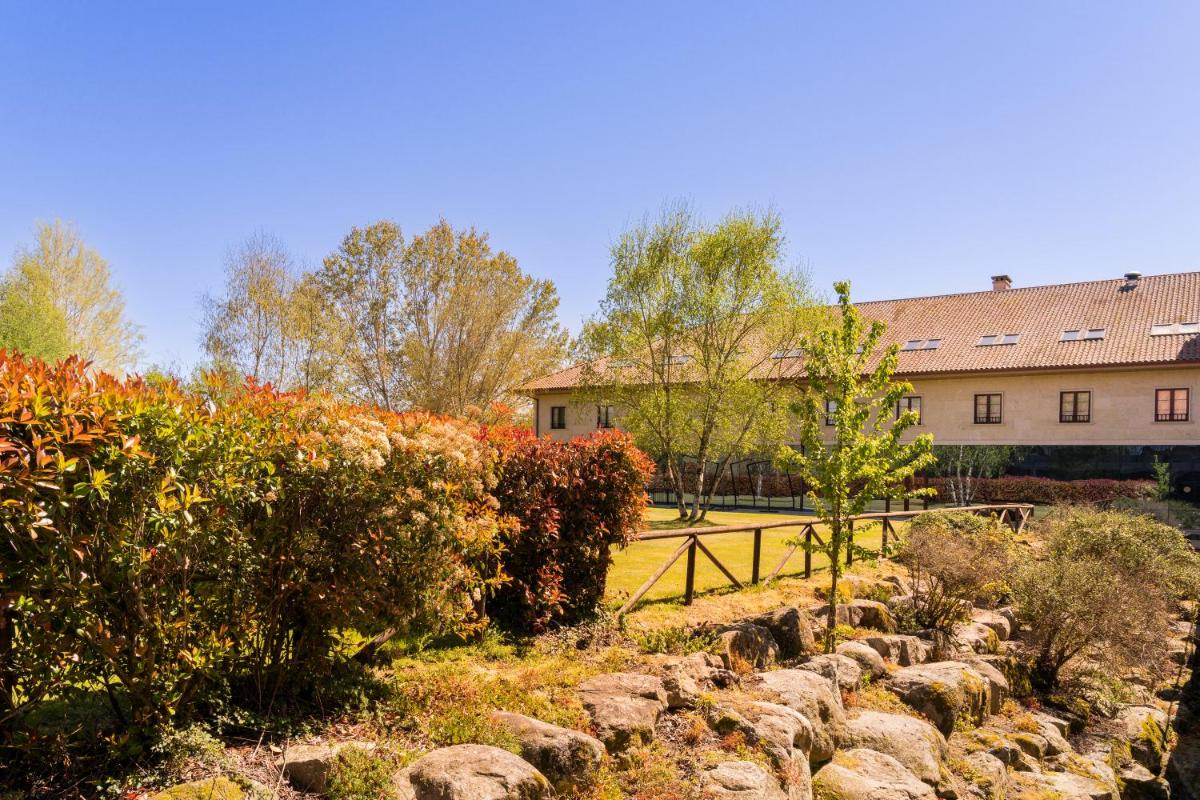 Jardín al aire libre en IBERIK Augas Santas Balneario & Golf