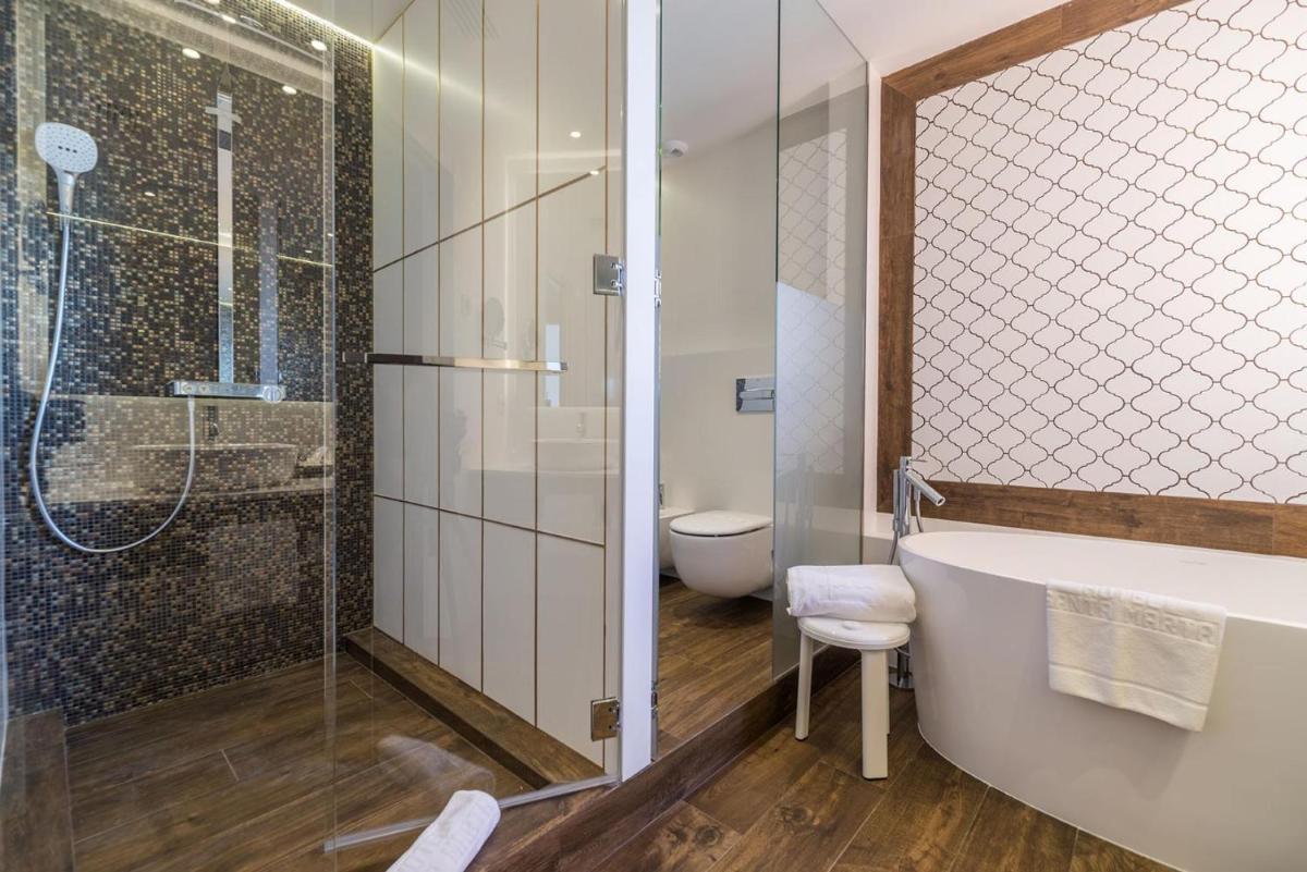 Un baño de Hotel Santa Marta
