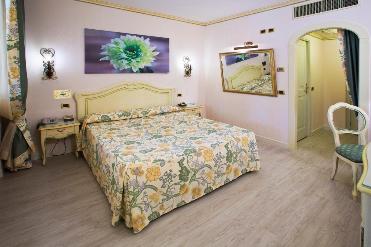 Vip's Motel Luxury Accommodation & Spa - Housity