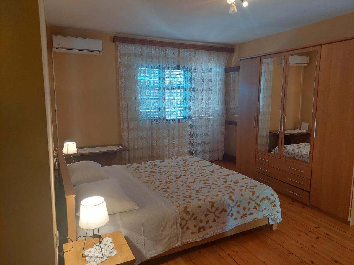 Private Beach Apartment and rooms - Housity