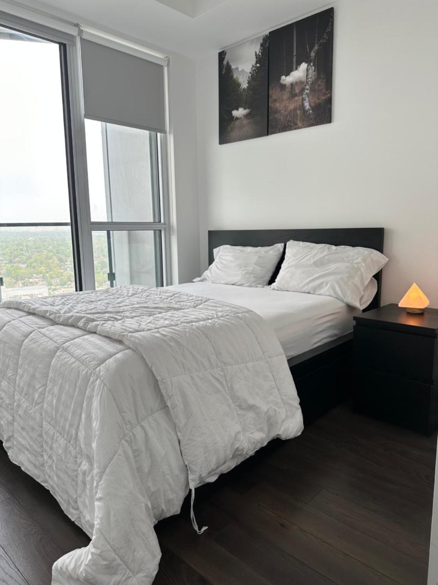 1 Bedroom Condo - Housity