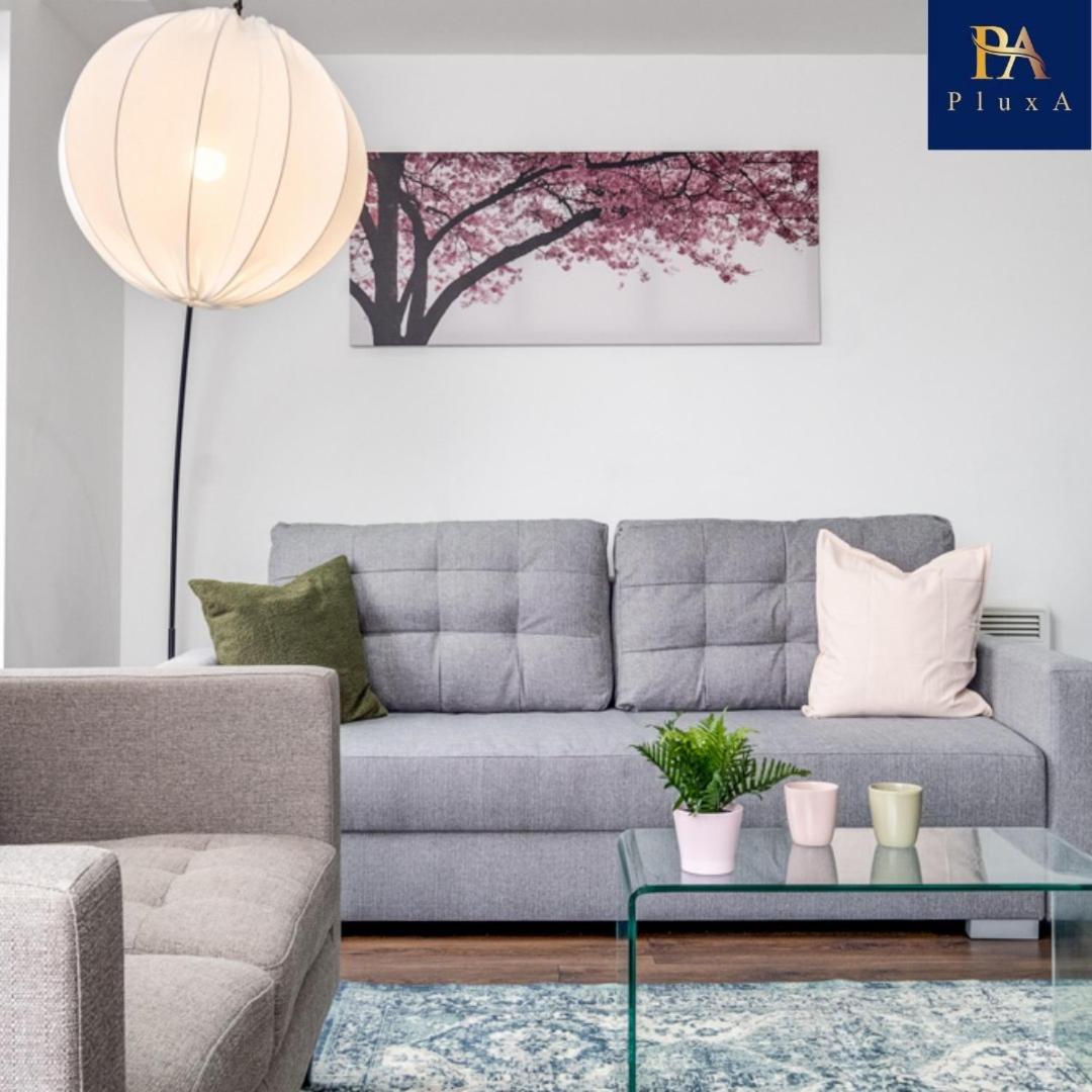 Pluxa Rose Quartz Luxury Stay - Housity