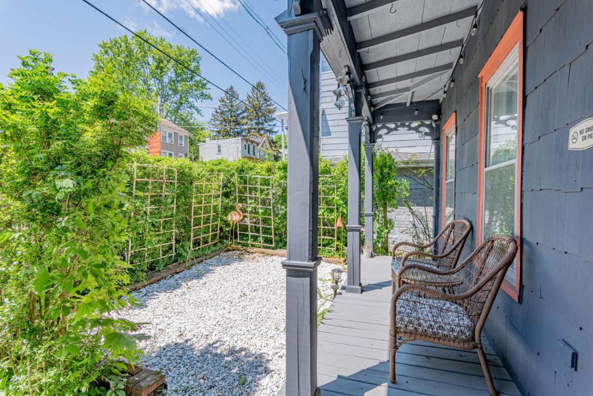 Cozy Kingston NY Cottage, In the Roundout - Housity