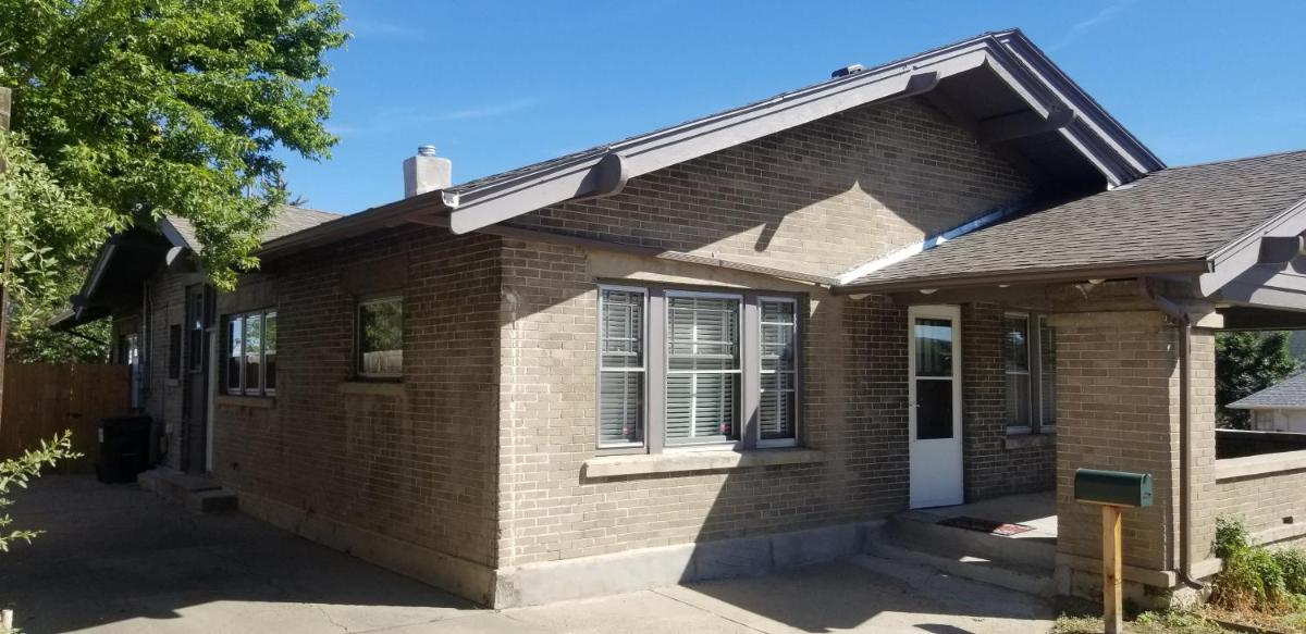 420 Friendly Charming 3 Bedroom, Walk To Downtown - Housity