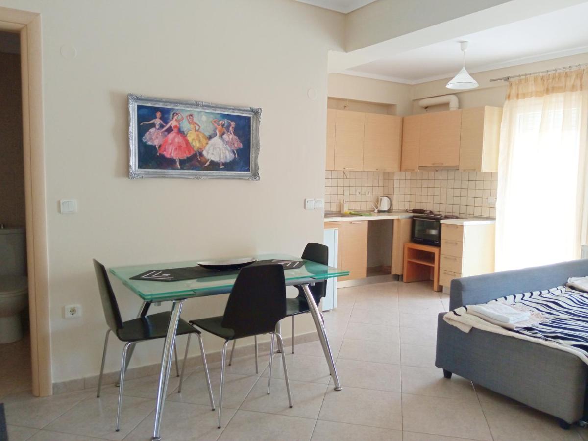 Tzikas apARTments - Housity