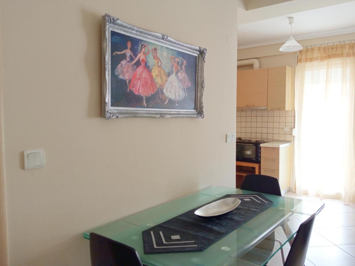 Tzikas apARTments - Housity