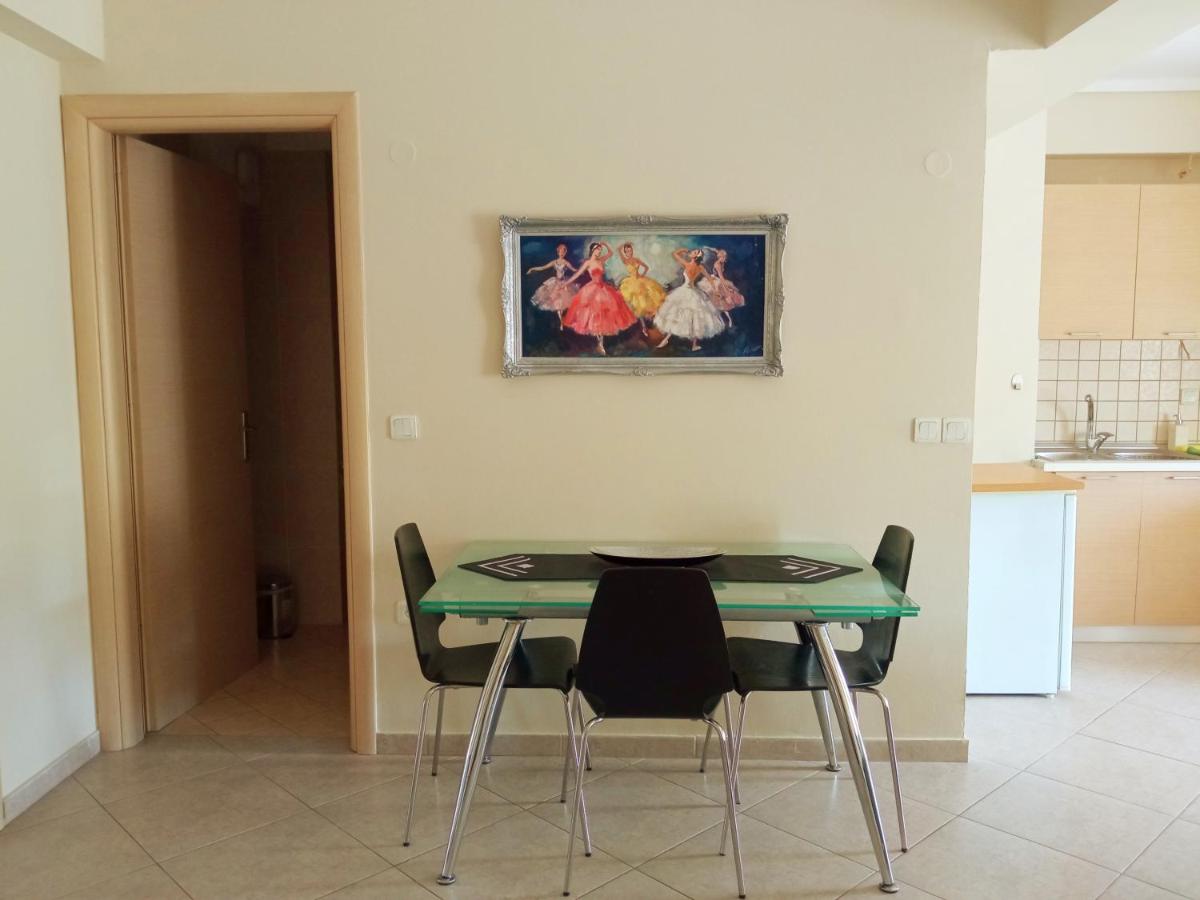 Tzikas apARTments - Housity